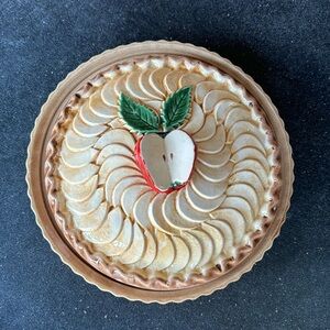 Apple Pie Baking Dish with Lid
